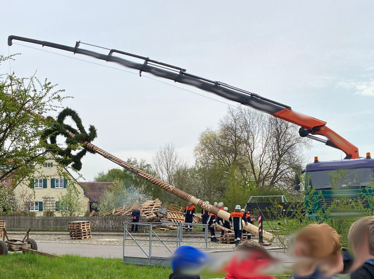 THL Absicherung Maibaum Aufstellen Freiwillige Feuerwehr Ebermergen